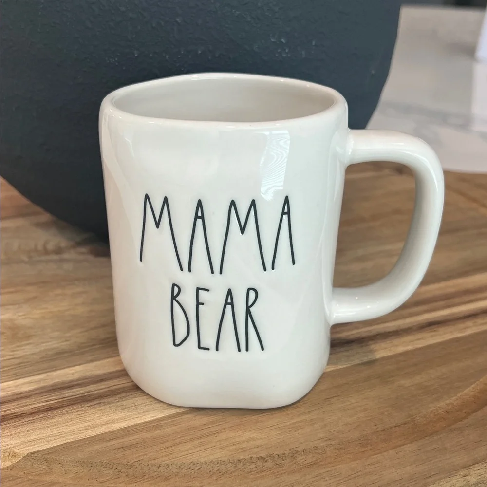 Cute. MAMA🐻 Rae Dunn Mug..